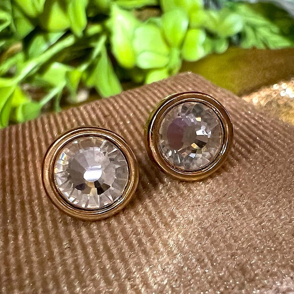 NEW! Large Clear Crystal Stud Earrings About 8mm Hypoallergenic Post Studs - Picture 9 of 12